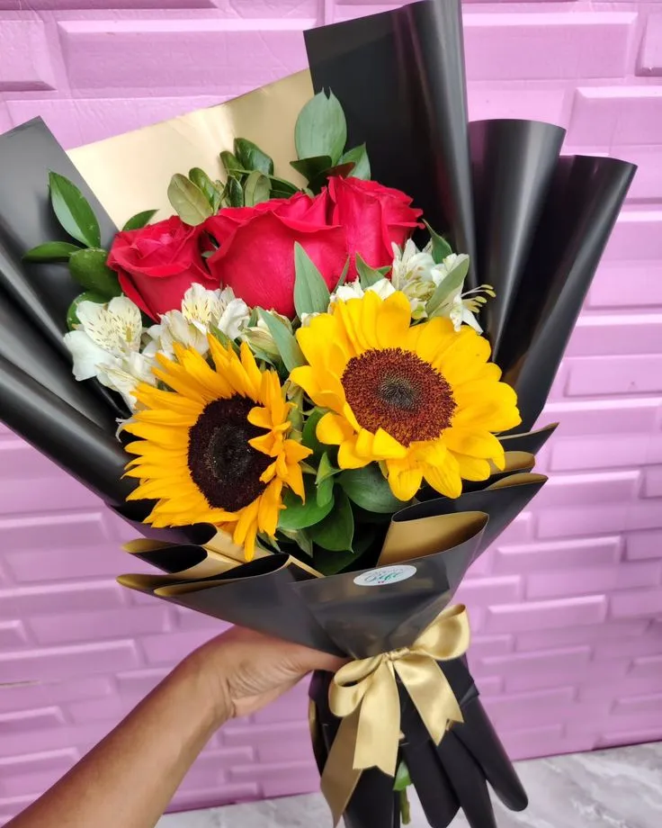 Ramo Mixto de Girasoles y Rosas