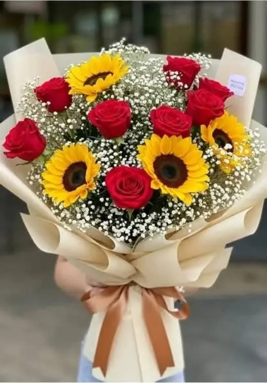 Ramo Grande de Rosas y Girasoles